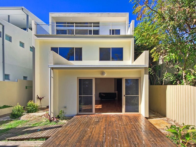 8 Reserve Street, Burleigh Heads QLD 4220