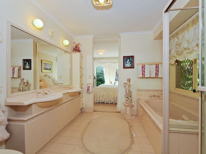 6 Yodelay Street, Varsity Lakes QLD 4227