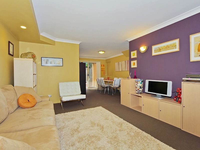 8/1 Warbler Parade, Varsity Lakes QLD 4227