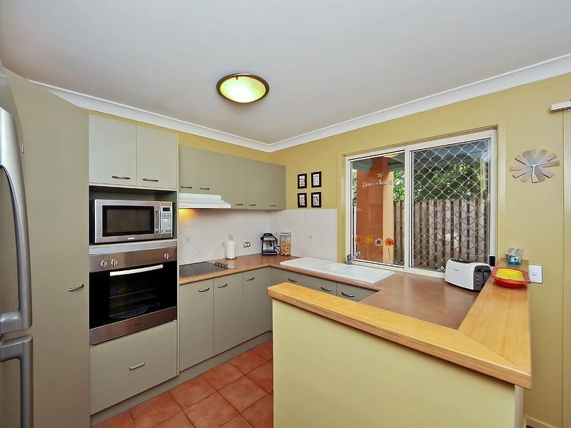 8/1 Warbler Parade, Varsity Lakes QLD 4227