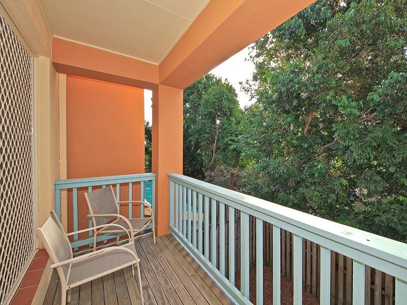 8/1 Warbler Parade, Varsity Lakes QLD 4227