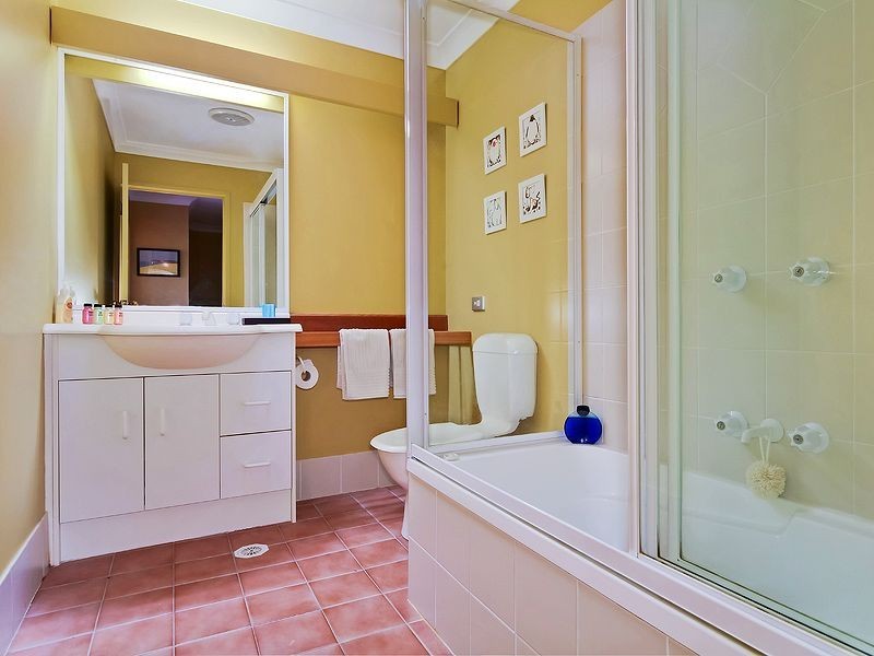 8/1 Warbler Parade, Varsity Lakes QLD 4227