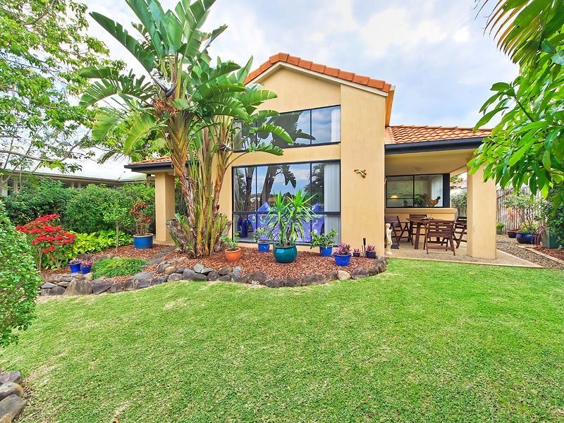 6 Lakes Cct, Burleigh Waters QLD 4220