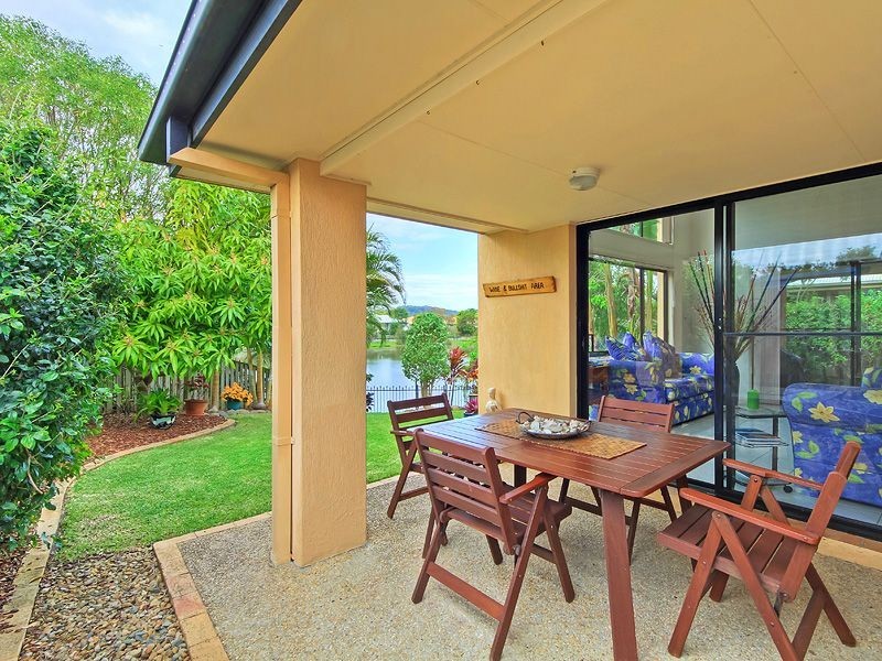 6 Lakes Cct, Burleigh Waters QLD 4220