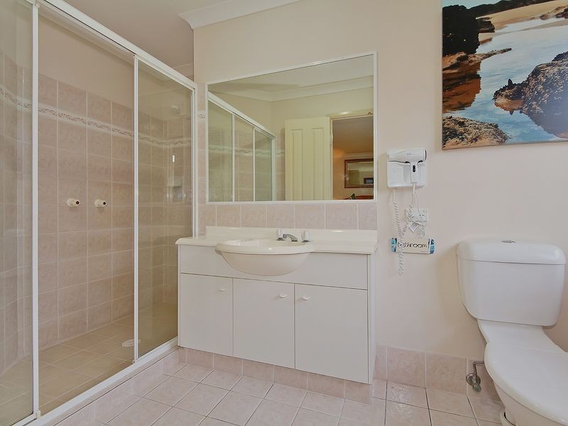 6 Lakes Cct, Burleigh Waters QLD 4220