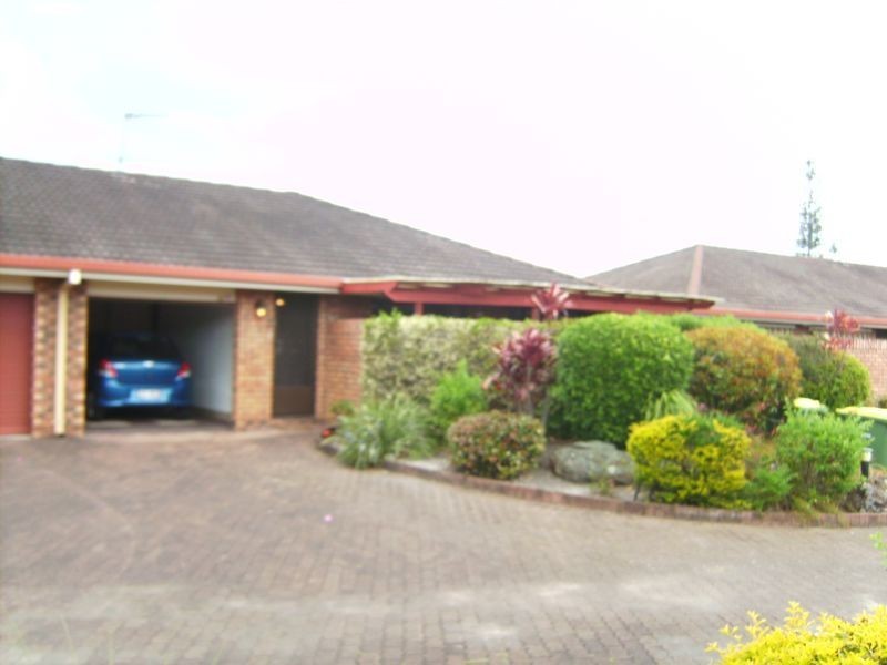 2/4 Redleaf Court, Burleigh Waters QLD 4220