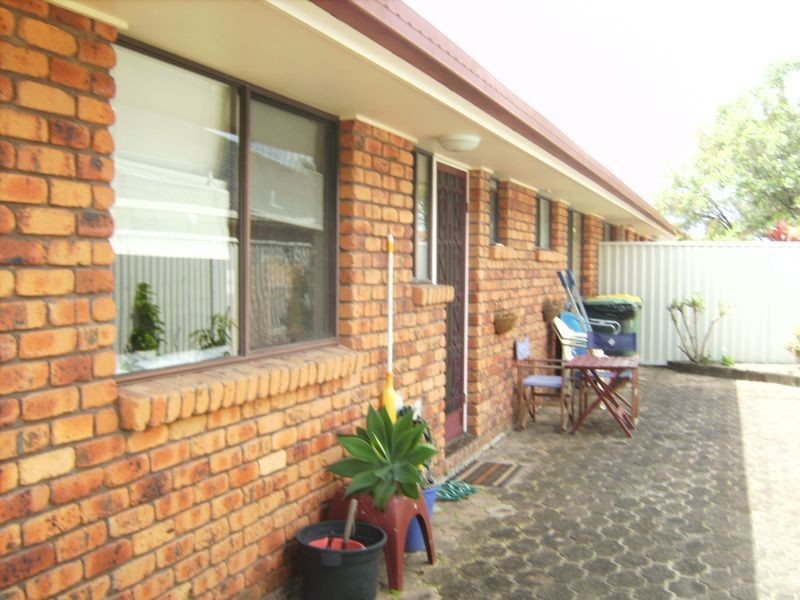 2/4 Redleaf Court, Burleigh Waters QLD 4220