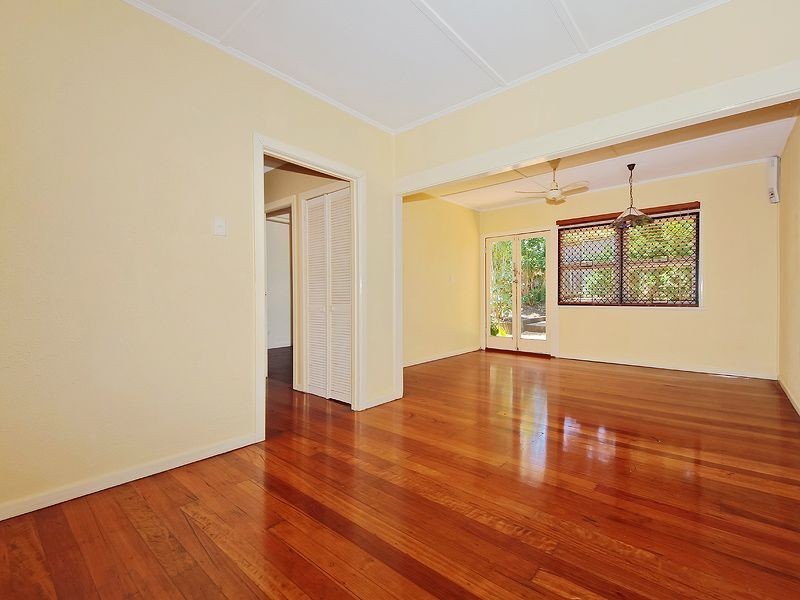 212 Ocean Parade, Burleigh Heads QLD 4220