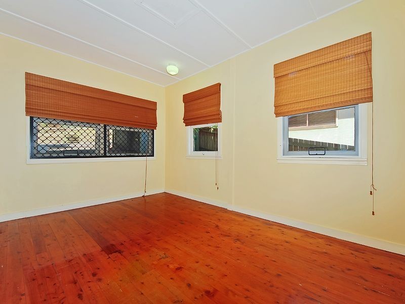 212 Ocean Parade, Burleigh Heads QLD 4220