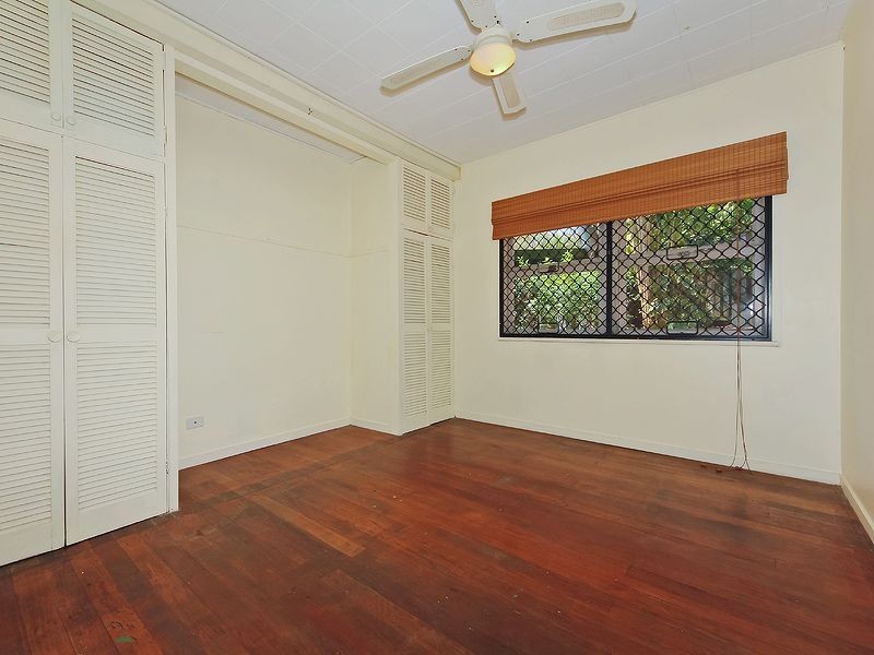 212 Ocean Parade, Burleigh Heads QLD 4220