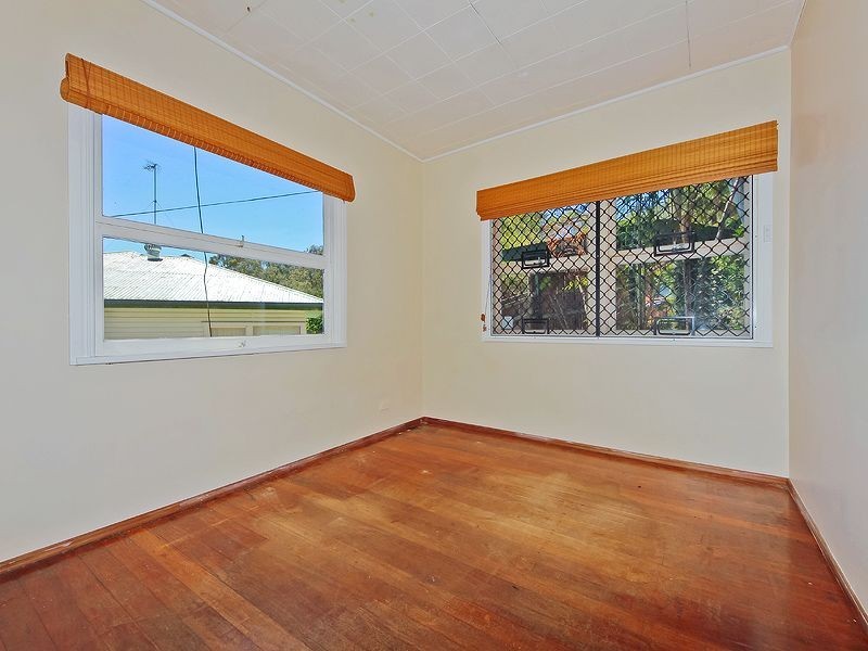212 Ocean Parade, Burleigh Heads QLD 4220