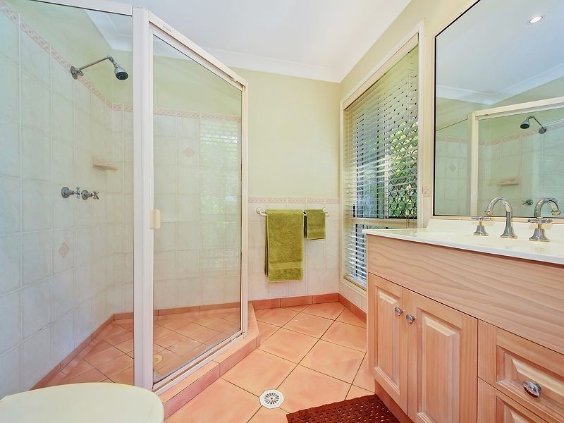 1 Thornleigh Crescent, Varsity Lakes QLD 4227
