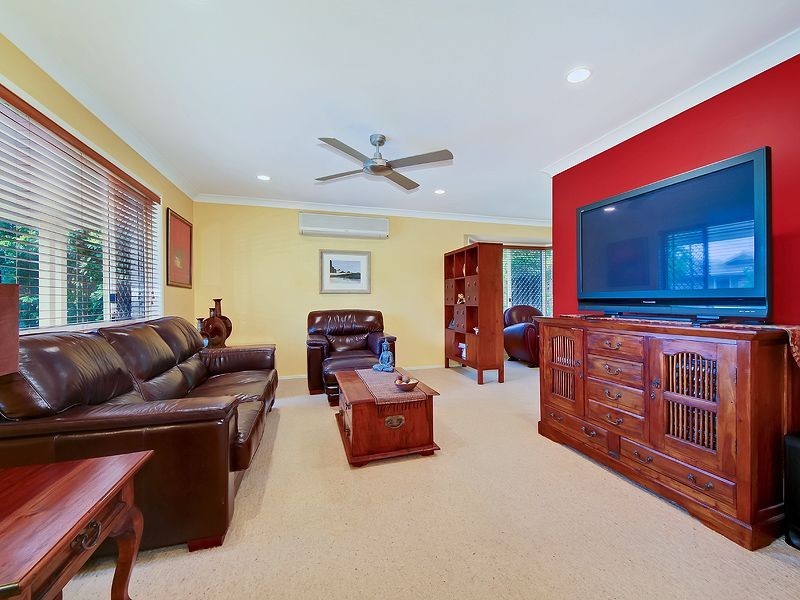 1 Thornleigh Crescent, Varsity Lakes QLD 4227