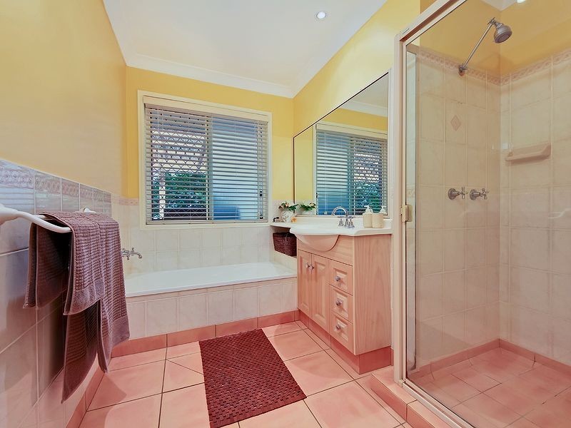 1 Thornleigh Crescent, Varsity Lakes QLD 4227