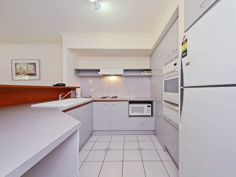 18/16 Crescent Ave, Mermaid Beach QLD 4218