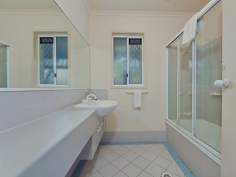 18/16 Crescent Ave, Mermaid Beach QLD 4218