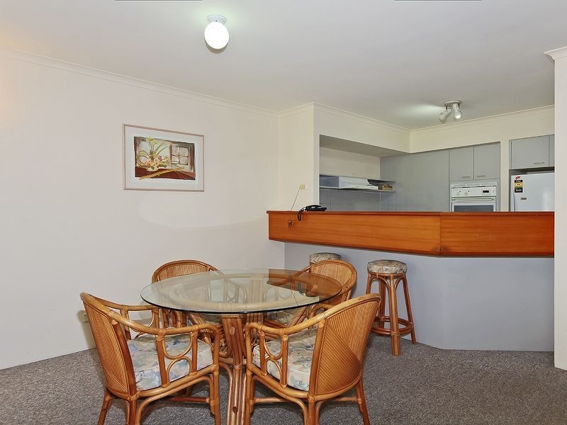 18/16 Crescent Ave, Mermaid Beach QLD 4218