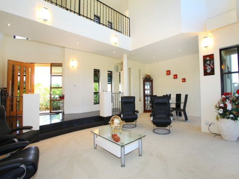 27 Lakelands Dr, Merrimac QLD 4226