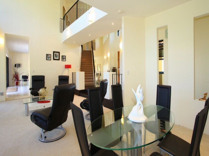 27 Lakelands Dr, Merrimac QLD 4226