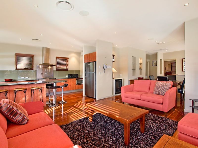 1/2 Cedar Court, Burleigh Heads QLD 4220