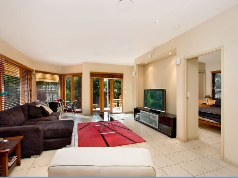 1/2 Cedar Court, Burleigh Heads QLD 4220