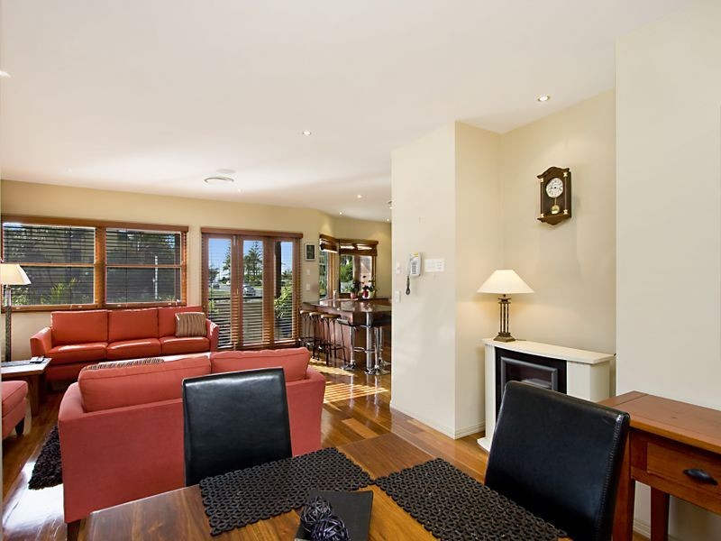 1/2 Cedar Court, Burleigh Heads QLD 4220