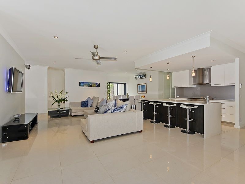 17 Castello Circuit, Varsity Lakes QLD 4227