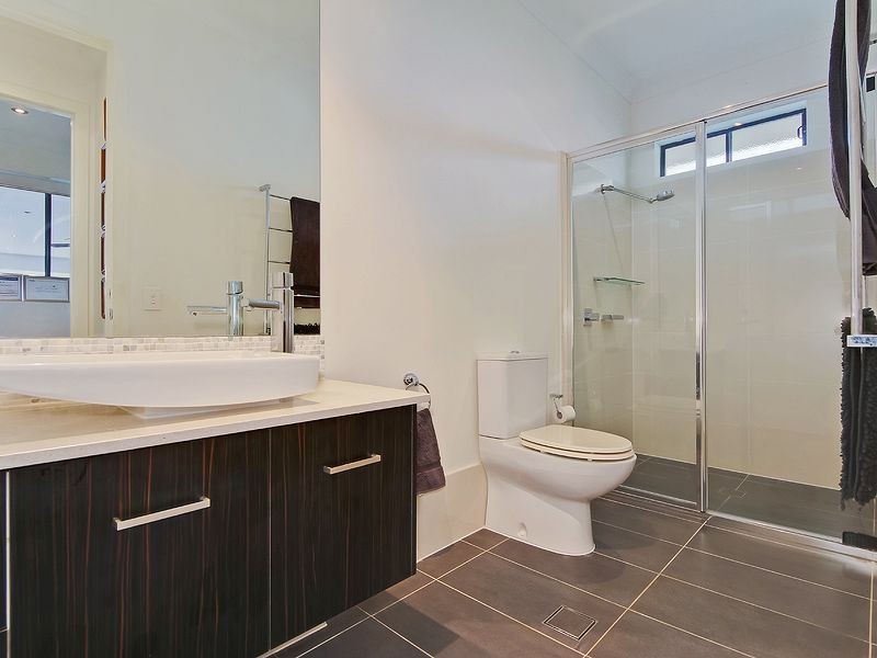 17 Castello Circuit, Varsity Lakes QLD 4227