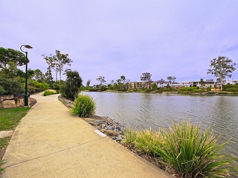 17 Castello Circuit, Varsity Lakes QLD 4227