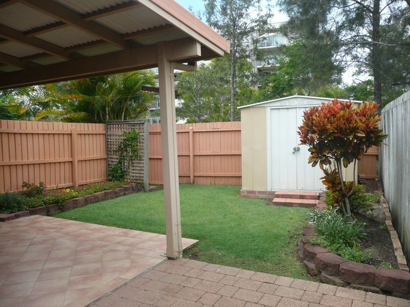 2/10 Snowgum Court, Burleigh Waters QLD 4220