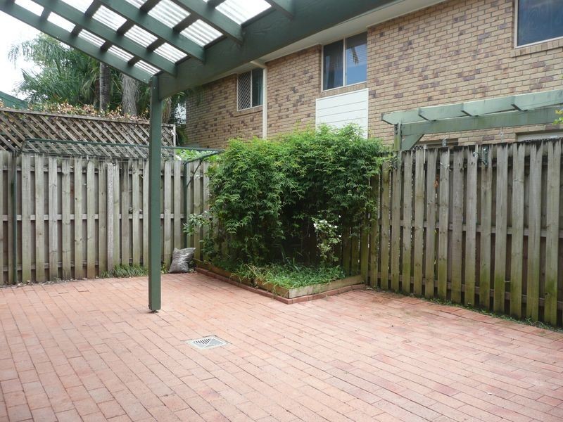 2/18 Bottlewood Court, Burleigh Waters QLD 4220