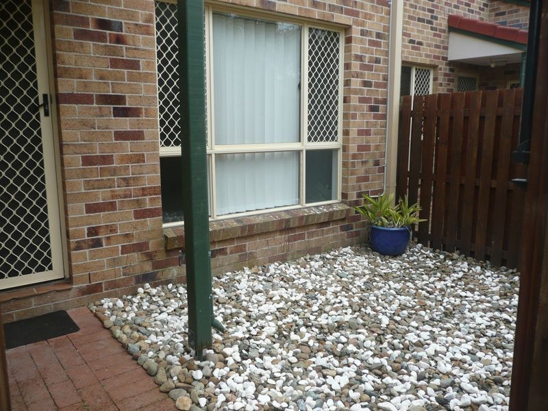 2/18 Bottlewood Court, Burleigh Waters QLD 4220