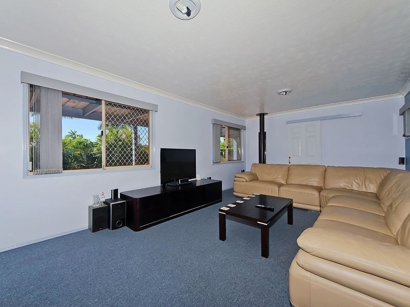 22 Whipbird Ct, Burleigh Waters QLD 4220