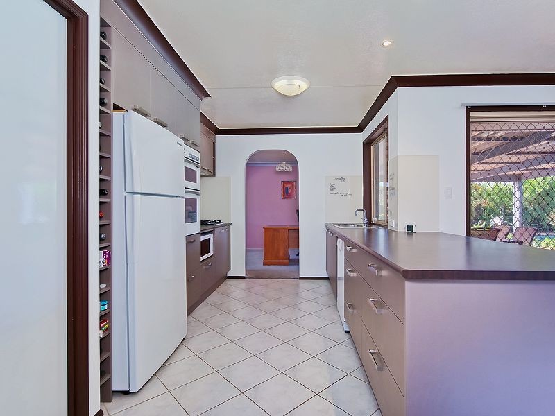 22 Whipbird Ct, Burleigh Waters QLD 4220