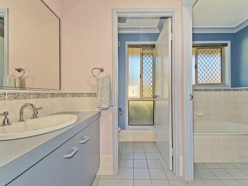 22 Whipbird Ct, Burleigh Waters QLD 4220