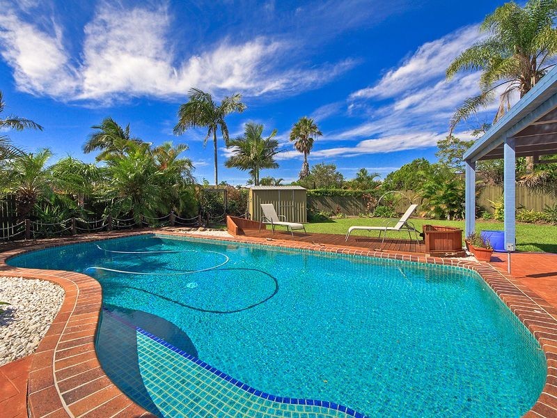 22 Whipbird Ct, Burleigh Waters QLD 4220