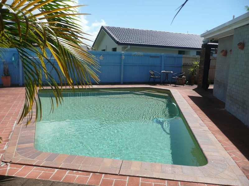 12 Tattler Way, Burleigh Waters QLD 4220
