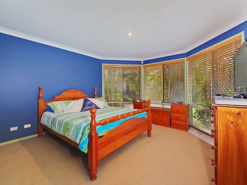 75 Honeyeater Dr, Burleigh Waters QLD 4220