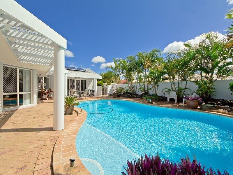 14 Bon Aire Court, Clear Island Waters QLD 4226