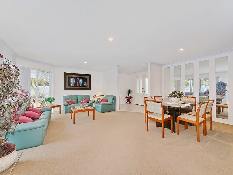14 Bon Aire Court, Clear Island Waters QLD 4226