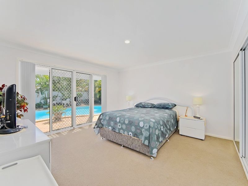 14 Bon Aire Court, Clear Island Waters QLD 4226