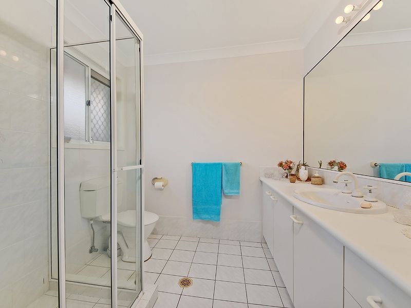 14 Bon Aire Court, Clear Island Waters QLD 4226