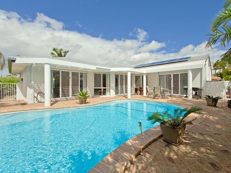 14 Bon Aire Court, Clear Island Waters QLD 4226