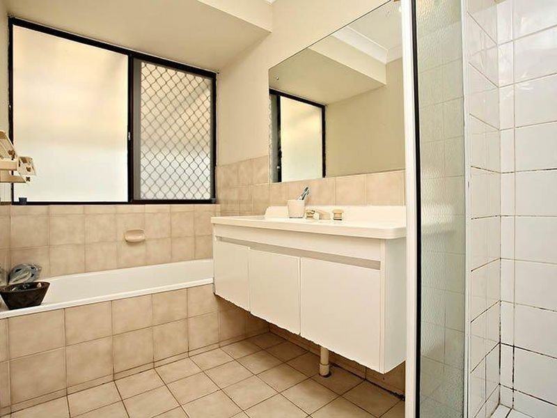 6 Bushtree Court, Burleigh Waters QLD 4220