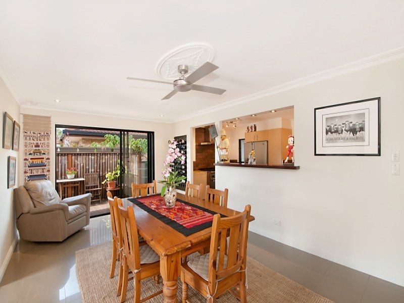52 Alec Avenue, Mermaid Waters QLD 4218