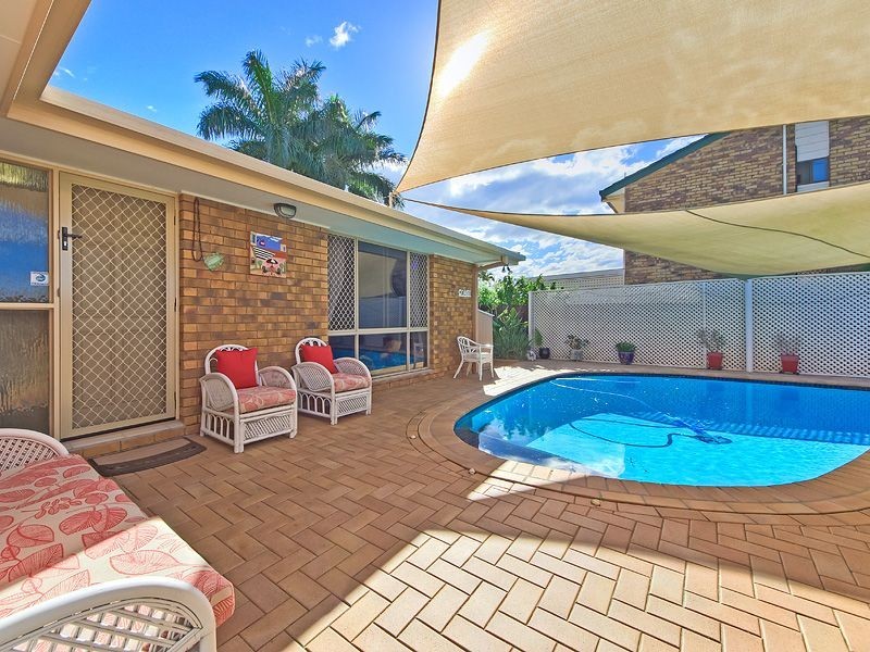 67 Dunlin Dr, Burleigh Waters QLD 4220