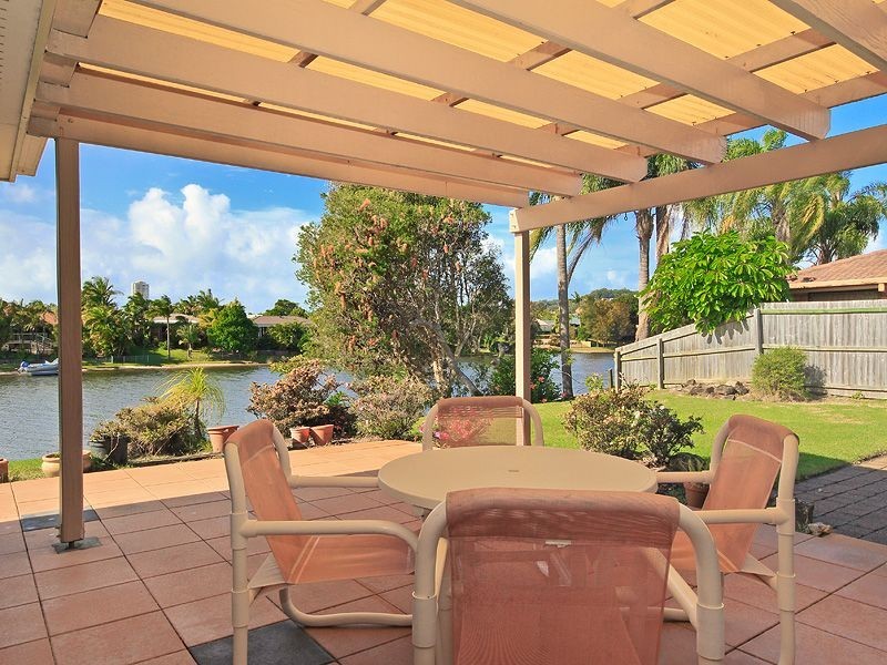 48 Dunlin Dr, Burleigh Waters QLD 4220