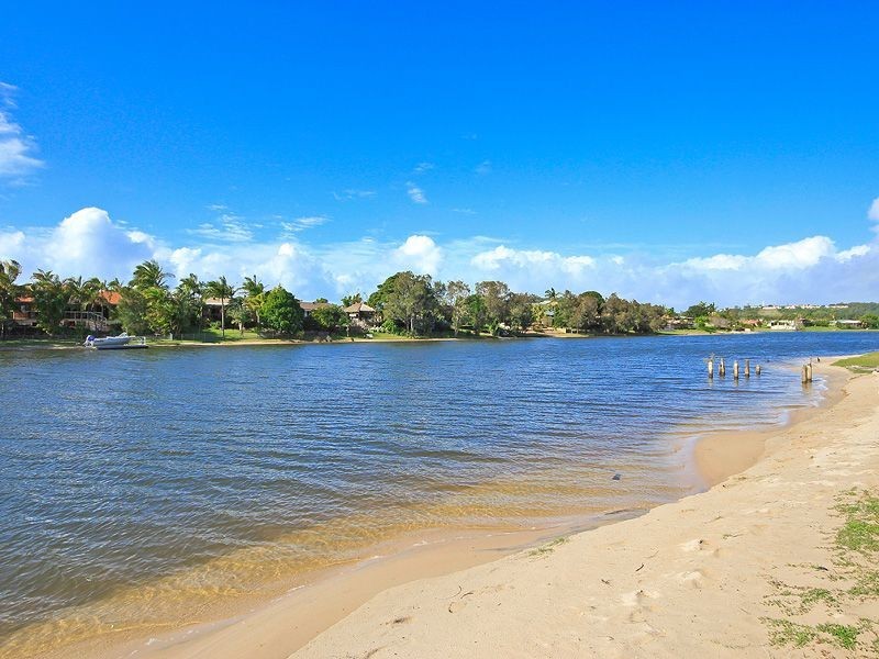 48 Dunlin Dr, Burleigh Waters QLD 4220
