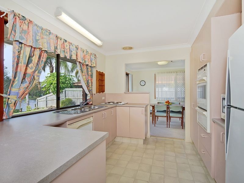 48 Dunlin Dr, Burleigh Waters QLD 4220