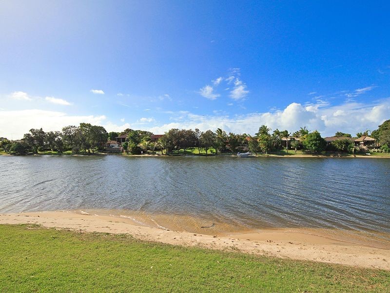 48 Dunlin Dr, Burleigh Waters QLD 4220